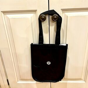 NEW🤩LULULEMON BLACK AND WHITE REUSABLE TOTE BAG WITH HANDLES AND SNAP CLOSURE